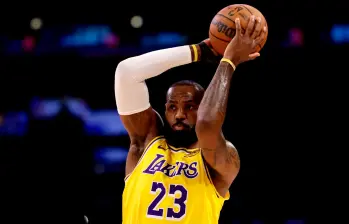 LeBron James sale del top 10 de jugadores con mejor salario de la NBA. Foto: GETTY. LeBron James sale del top 10 de jugadores con mejor salario de la NBA. Foto: GETTY.