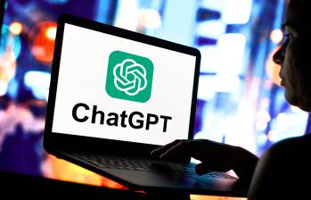 La relación de la Inteligencia Artificial con los humanos ha sido el insumo de muchas ficciones literarias y de cine. Foto Getty.