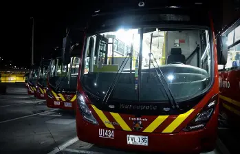 Un bus de TransMilenio volvió a ser el protagonista de un hecho de violencia que ha dejado en evidencia la falta de seguridad de este sistema. Imagen, Colprensa.