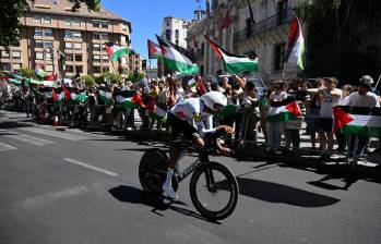Los contratiempos de orden público durante las protestas podrían colocar en riesgo La Vuelta a España. Foto: GETTY