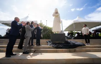 Medellín rindió homenaje a las víctimas del holocausto del Palacio de Justicia con la escultura “Vacío presente” Medellín rindió homenaje a las víctimas del holocausto del Palacio de Justicia con la escultura “Vacío presente”