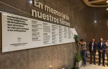 En el edificio de la Gobernación de Antioquia se instaló en agosto pasado una placa para rendir homenaje a los integrantes de la Fuerza Pública muertos en el cumplimiento de su deber. FOTO: Manuel Saldarriaga Quintero. En el edificio de la Gobernación de Antioquia se instaló en agosto pasado una placa para rendir homenaje a los integrantes de la Fuerza Pública muertos en el cumplimiento de su deber. FOTO: Manuel Saldarriaga Quintero.
