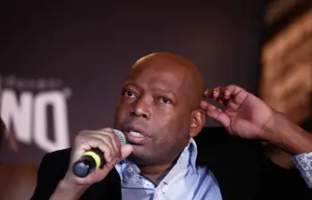 El exfutbolista Faustino "Tino" Asprilla visitó a su papá en el Hospital Tomás Uribe Uribe de Tuluá y denunció la situación que se vive en el centro médico. FOTO: Colprensa 