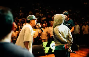 De izquierda a derecha Valles T y Marithea, dos de los representantes más importantes de freestyle del país. Foto cortesía Ricardo Segura @richieseg.
