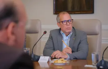 El Audi oficial de la Embajada de Colombia en Brasil sufrió daños severos y fue declarado en pérdida total. FOTO: Presidencia