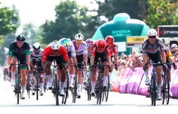 Tras un Giro de Italia que dejó grandes sensaciones y un Critérium del Dauphiné en el que talento nacional rozó la gloria, Juan Sebastián Molano (centro) y Fernando Gaviria son protagonistas en Bélgica. FOTO GETTY