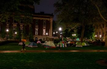 Manifestantes propalestina instalaron tiendas de campaña en el campus de Columbia. FOTO AFP