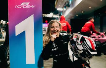 Doriane Pin, piloto francesa de 21 años de edad, será parte del proyecto Mercedes en 2026 para continuar con el proyecto del simulador y correrá un monoplaza antiguo de Fórmula 1. FOTO GETTY