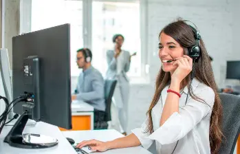 El sector de servicio al cliente y afines es hoy uno de los motores del empleo formal en las principales ciudades de Colombia. FOTO: GETTY