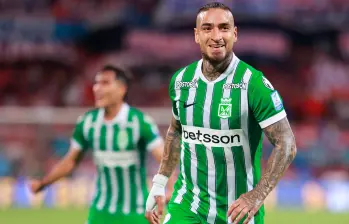 Nacional festejó el triunfo sobre el final en el Atanasio, después de que “Chicho” Arango generara el autogol del DIM. FOTO MANUEL SALDARRIAGA