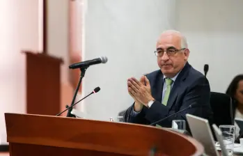 Leonardo Villar deberá explicar ante el Congreso las razones del aumento de la tasa de interés al 11,25%. FOTO COLPRENSA