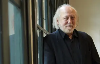 László Krasznahorkai ha llevado al cine varias de sus obras más reconocidas junto al director Béla Tarr, en producciones aclamadas por su forma y profundidad filosófica. FOTO AFP