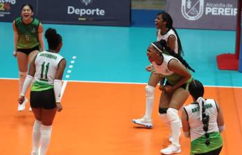 Jahana Longas, en el medio, es considerada una de las deportistas más destacadas en Urabá gracias a su trayectoria. Imagen: suministrada. 