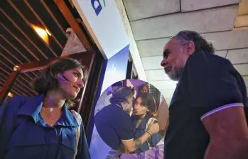A principios del mes de mayo hubo un episodio parecido a una puesta en escena. Fotos: La FM, W Radio y Colprensa
