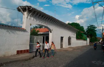 Las autoridades avanzan en las investigaciones para esclarecer cuántas personas estuvieron detrás del millonario desfalco en el Hospital San Juan de Dios, de Santa Fe de Antioquia. FOTO: ARCHIVO Las autoridades avanzan en las investigaciones para esclarecer cuántas personas estuvieron detrás del millonario desfalco en el Hospital San Juan de Dios, de Santa Fe de Antioquia. FOTO: ARCHIVO