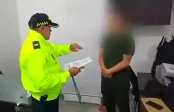 Los policías activos fueron capturados por miembros de la propia institución. FOTO: POLICÍA