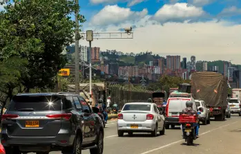 Las cámaras de fotodetección de Medellín, Bello, Itagüí y Sabaneta sancionarán a aquellos conductores que piensen que el pico y placa ya salió a vacaciones. La suspensión será a partir de este martes. FOTO: Camilo Suárez