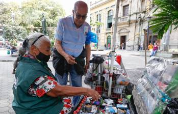 Medellín fue una de las ciudades con menor informalidad laboral en 2023, según el Dane. FOTO MANUEL SALDARRIAGA