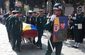 Sepelio del soldado David Jairo Urrego (muerto en Argelia el 3 de mayo), uno de los ocho militares asesinados este año en Cauca. FOTO ejército