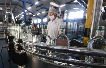 El nuevo decreto que modifica la normativa sanitaria para la producción, importación y comercialización de las bebidas alcohólicas en el país entra en vigencia el 14 de enero. Foto: Manuel Saldarriaga Quintero.