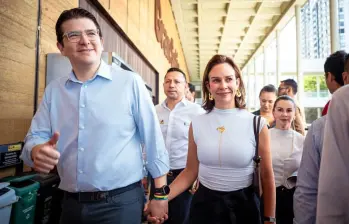 Miguel Uribe Turbay y María Claudia Tarazona en el foro Centro Democrático en Bucaramanga, 2025.