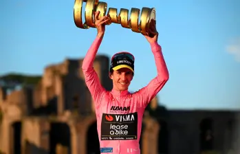 Simon Yates conquistó su segunda carrera de tres semanas al vencer en el Giro-2025. Antes se impuso en la Vuelta a España-2018. FOTO GETTY