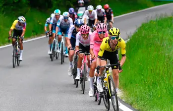Simon Yates se prepara ahora para defender a su líder Jonas Vingegaard en el Tour de Francia, donde parte como favorito el esloveno Tadej Pogacar, quien tiene ahora 26 años de edad. FOTO: Getty