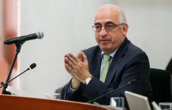 Leonardo Villar deberá explicar ante el Congreso las razones del aumento de la tasa de interés al 11,25%. FOTO COLPRENSA