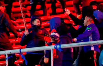 El partido fue cancelado por Conmebol debido a los desmanes entre hinchas de Independiente y U de Chile. Foto: AFP