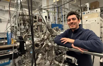 Camilo Jaramillo en el Princeton Plasma Physics Laboratory, un laboratorio nacional de Estados Unidos enfocado en el desarrollo de energía de fusión. FOTO: Cortesía 