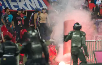 Los desmanes registrados en el estadio Atanasio Girardot dejaron un saldo de 59 personas heridas, entre ellas siete policías, tras la final entre Atlético Nacional y Deportivo Independiente Medellín. FOTO: Camilo Suárez. 