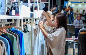 Una de las prendas que están saliendo son los crop tops. FOTO: Camilo Suárez