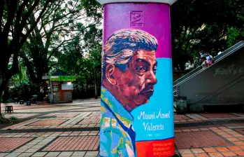 El mural en homenaje a Miguel Valencia fue realizado por Luis Eduardo Loaiza y Rafael Restrepo, miembros del proyecto Retratos Hablados. FOTO Julio Herrera El mural en homenaje a Miguel Valencia fue realizado por Luis Eduardo Loaiza y Rafael Restrepo, miembros del proyecto Retratos Hablados. FOTO Julio Herrera