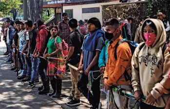 Se estima que más de 500 indígenas se tomaron La Alpujarra, con cerca de 200 niños. FOTOS Camilo Suárez
