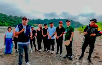 Siete mujeres y dos hombres fueron retenidos por los ilegales. Las primeras informaciones indican que están en buen estado de salud. FOTO CAPTURA DE VIDEO