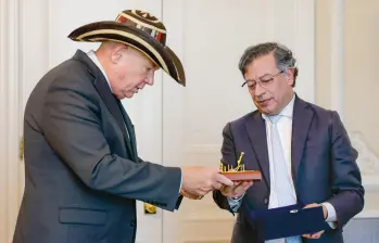 En febrero, tras la crisis diplomática entre Petro y Trump por el endurecimiento de las políticas migratorias, el mandatario se reunió con McNamara. FOTO Colprensa