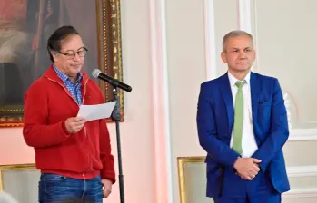 El presidente Gustavo Petro y el exsecretario del Dapre, Carlos Ramón González, requerido por la justicia colombiana. FOTO PRESIDENCIA