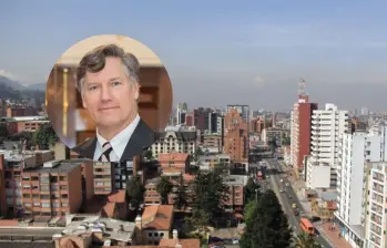 El alto funcionario del Gobierno estadounidense, Christopher Landau, quien asistió al funeral de Miguel Uribe, aprovechó su visita a Bogotá para contar su historia familiar y los hechos que lo unen con la capital del país. FOTO: COLPRENSA | @DeputySecState