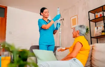 Las personas cuidadoras son un servicio complementario que recae principalmente en el núcleo familiar. FOTO GETTY