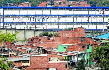 El restablecimiento completo del servicio de agua está previsto para la noche del domingo. Foto: EL COLOMBIANO