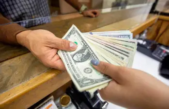 En Colombia, el dólar abrió la jornada al alza y se negocia en promedio en $4.109,33, lo que representó un alza de $12,89 frente a la TRM del día de $4.096,44. FOTO: El Colombiano.
