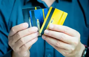 Las tasas de interés de tarjetas de crédito en Colombia muestran amplias diferencias entre entidades, en un contexto de política monetaria restrictiva. FOTO GETTY