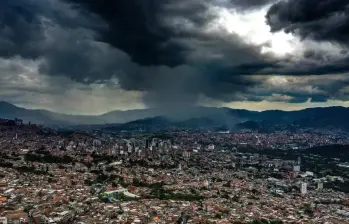 Fuertes lluvias se siguen presentando en Medellín en especial en la noche y madrugada. FOTO: CAMILO SUÁREZ