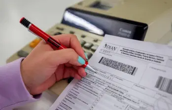 El calendario tributario 2025 ya está en marcha y no da espera. Si usted tuvo ingresos, patrimonio o consumos elevados en 2024, lo más probable es que esté obligado a declarar. FOTO: Colprensa.