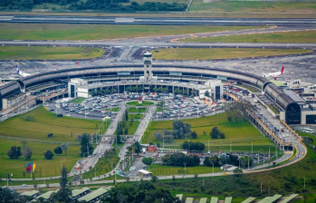 Según Migración Colombia, el aumento de pasajeros también está relacionado con el posicionamiento de Medellín como uno de los destinos turísticos más atractivos del país. FOTO: Juan Antonio Sánchez