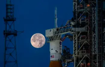 La Luna será el destino de Artemis II, la primera expedición tripulada en más de medio siglo que orbitará el satélite en 2026. FOTO cortesía Nasa