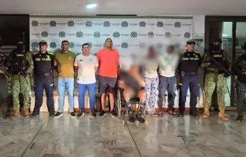 Los capturados recibían millonarias sumas de dinero de un grupo delincuencial conocido como ‘Los Radaristas’ a cambio de información relacionada con los controles navales sobre el Pacífico. FOTO: FISCALÍA Los capturados recibían millonarias sumas de dinero de un grupo delincuencial conocido como ‘Los Radaristas’ a cambio de información relacionada con los controles navales sobre el Pacífico. FOTO: FISCALÍA