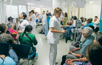 La congestión en algunos servicios de urgencias llega al 20%%, uno de los síntomas de la crisis. FOTO EL COLOMBIANO