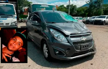 Julián Valderrama era padre de un niño y llevaba un mes trabajando como contratista. Así quedó el carro que lo mató. FOTO: CORTESÍA Julián Valderrama era padre de un niño y llevaba un mes trabajando como contratista. Así quedó el carro que lo mató. FOTO: CORTESÍA