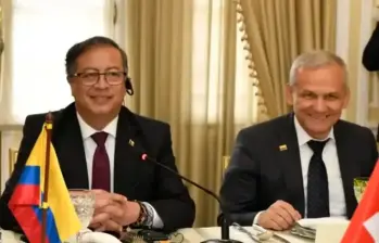 El presidente Gustavo Petro y el exsecretario del Dapre, Carlos Ramón González, requerido por la justicia colombiana. FOTO PRESIDENCIA